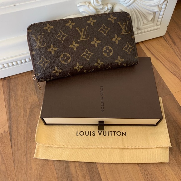 Louis Vuitton Handbags - SOLD 🚫 Louis Vuitton Monogram Zipper Wallet